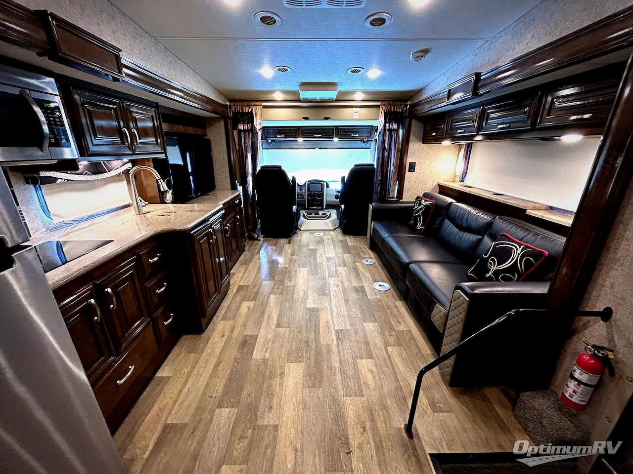 2019 Thor Outlaw 37GP Photo 3