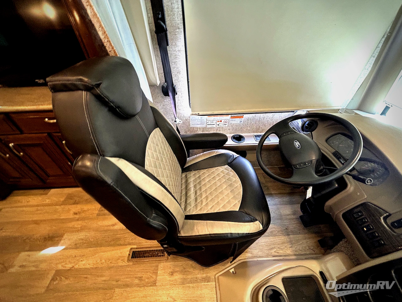 2019 Thor Outlaw 37GP Photo 5