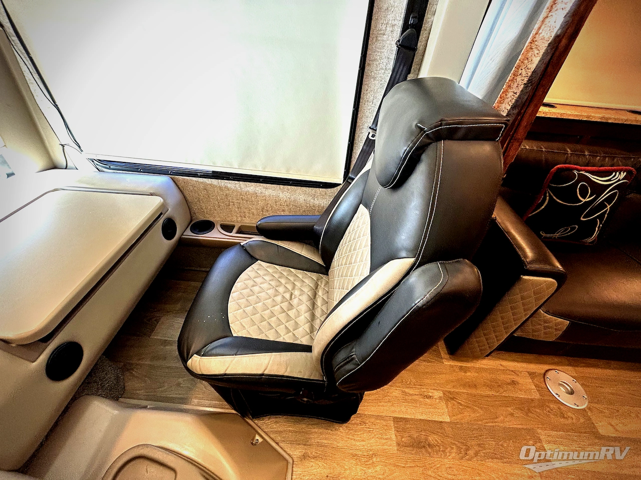 2019 Thor Outlaw 37GP Photo 7
