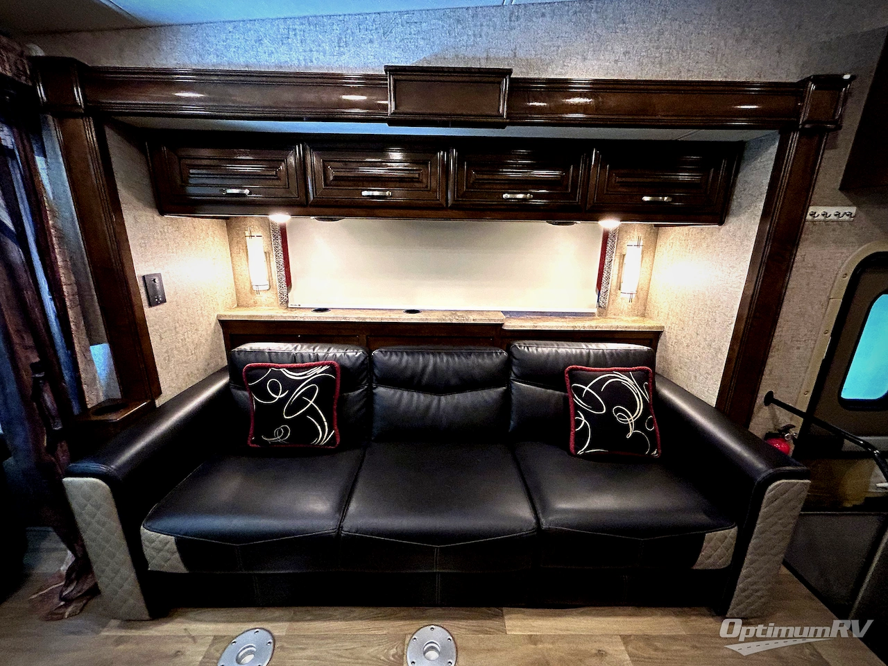 2019 Thor Outlaw 37GP Photo 8