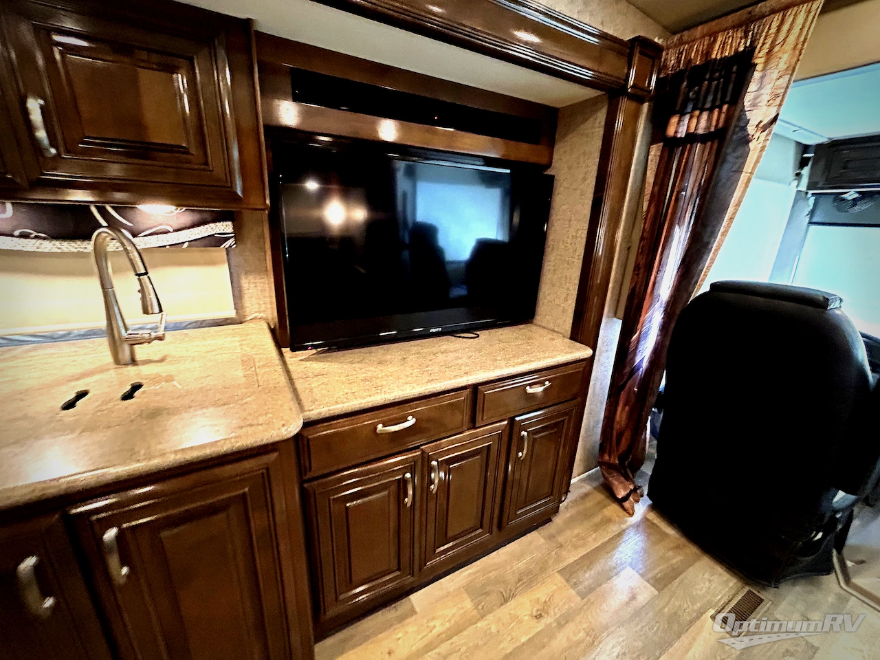 2019 Thor Outlaw 37GP Photo 9