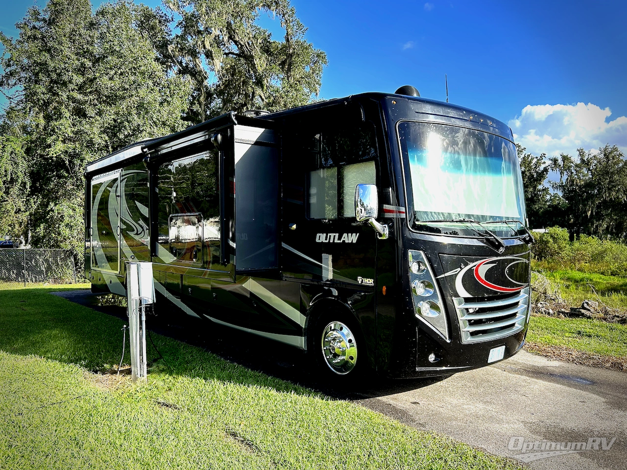 2019 Thor Outlaw 37GP Photo 1