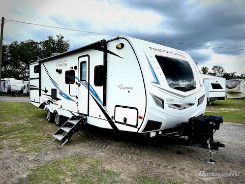 Used 2020 Coachmen Freedom Express Ultra Lite 292BHDS Featured Photo