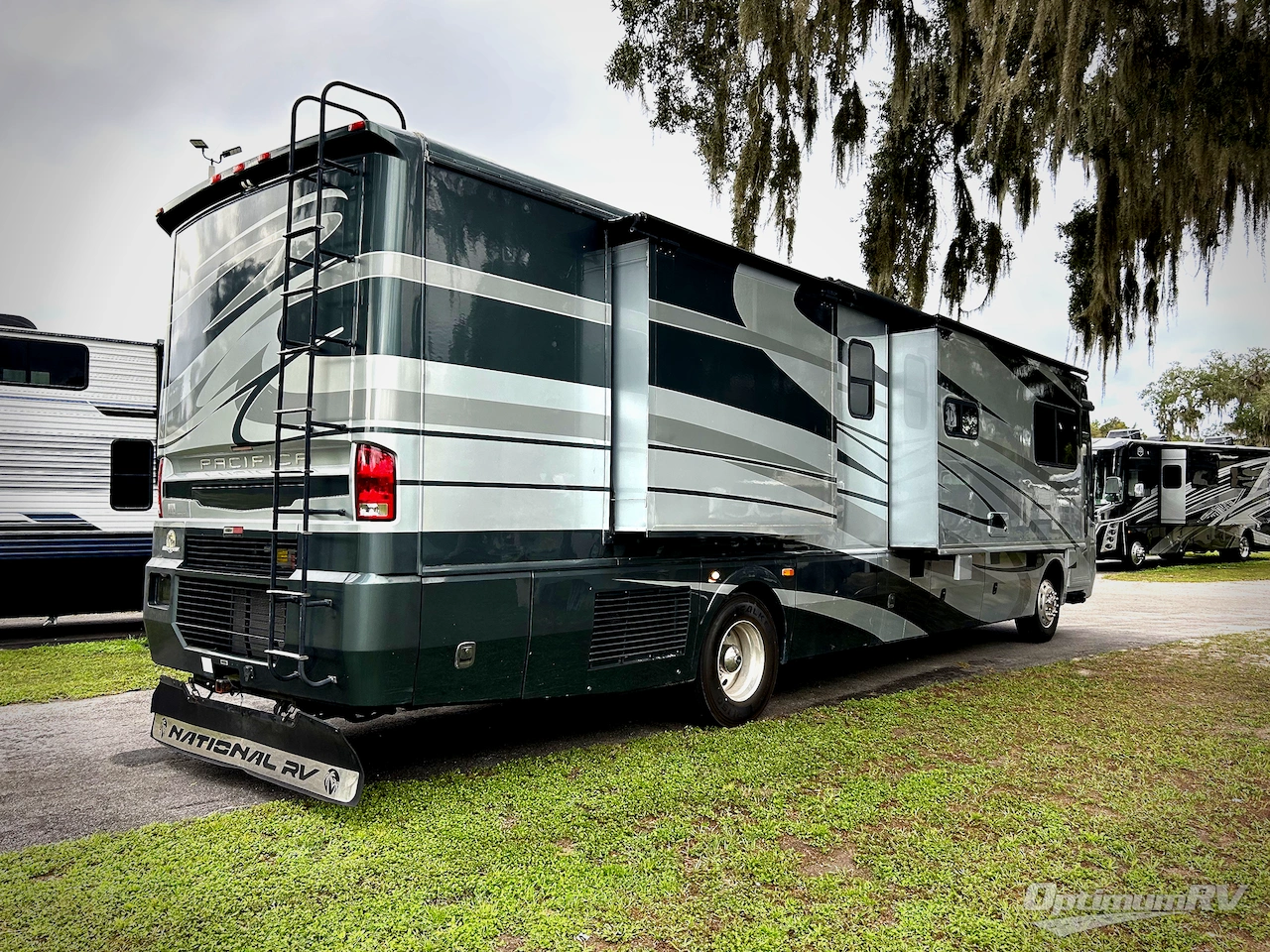 2008 National RV Pacifica PC40D Photo 2