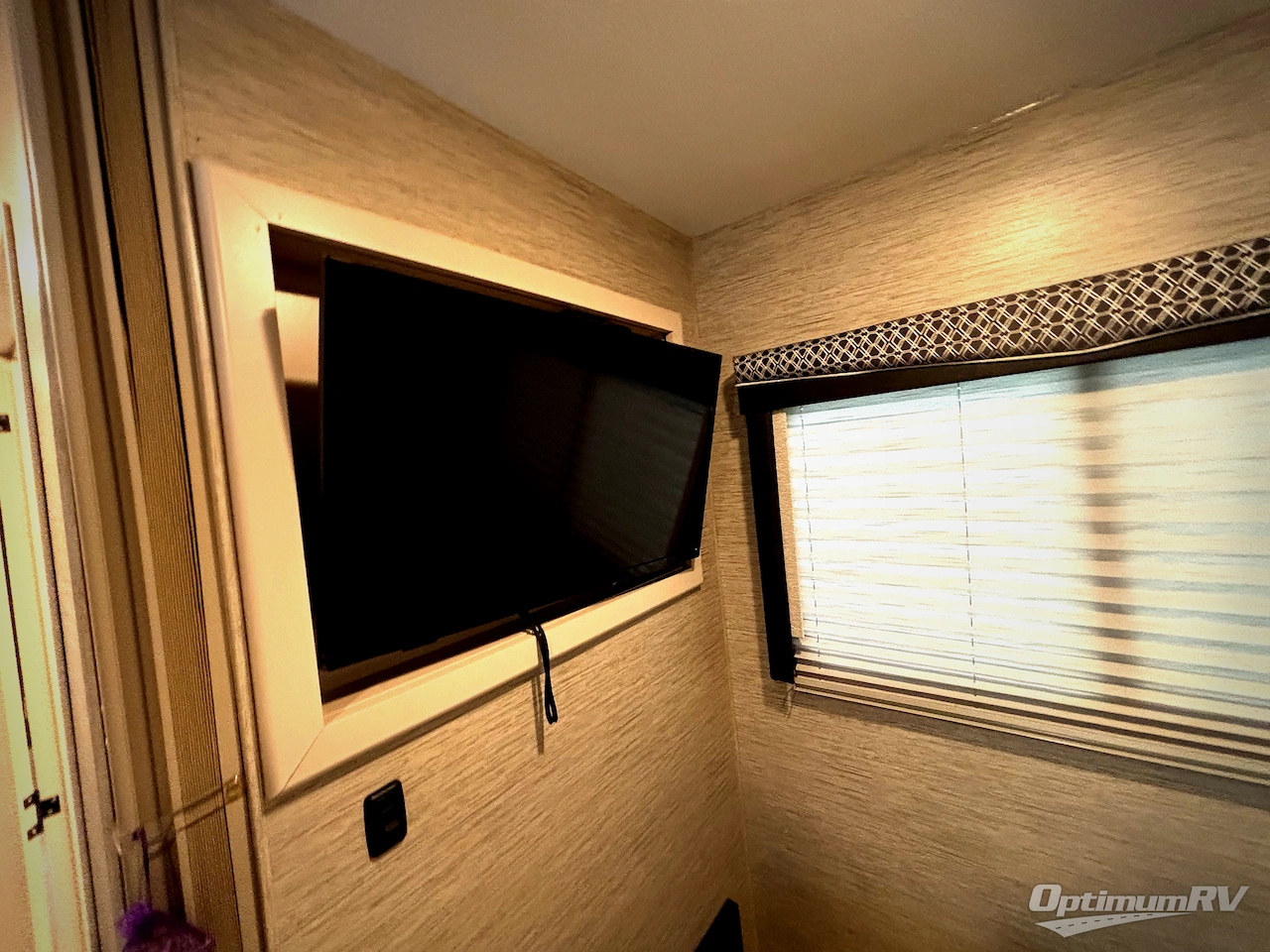 2022 Thor Chateau 28Z Photo 18