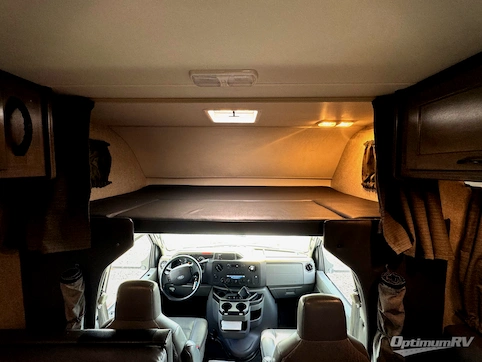 2019 Winnebago Minnie Winnie 325AR RV Photo 4