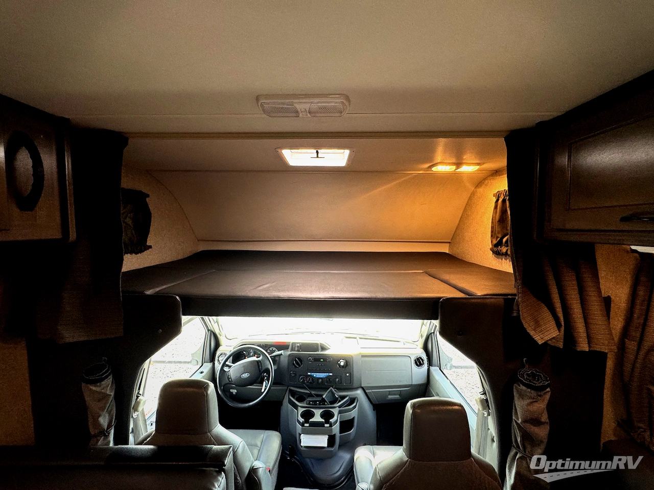 2019 Winnebago Minnie Winnie 325AR Photo 4