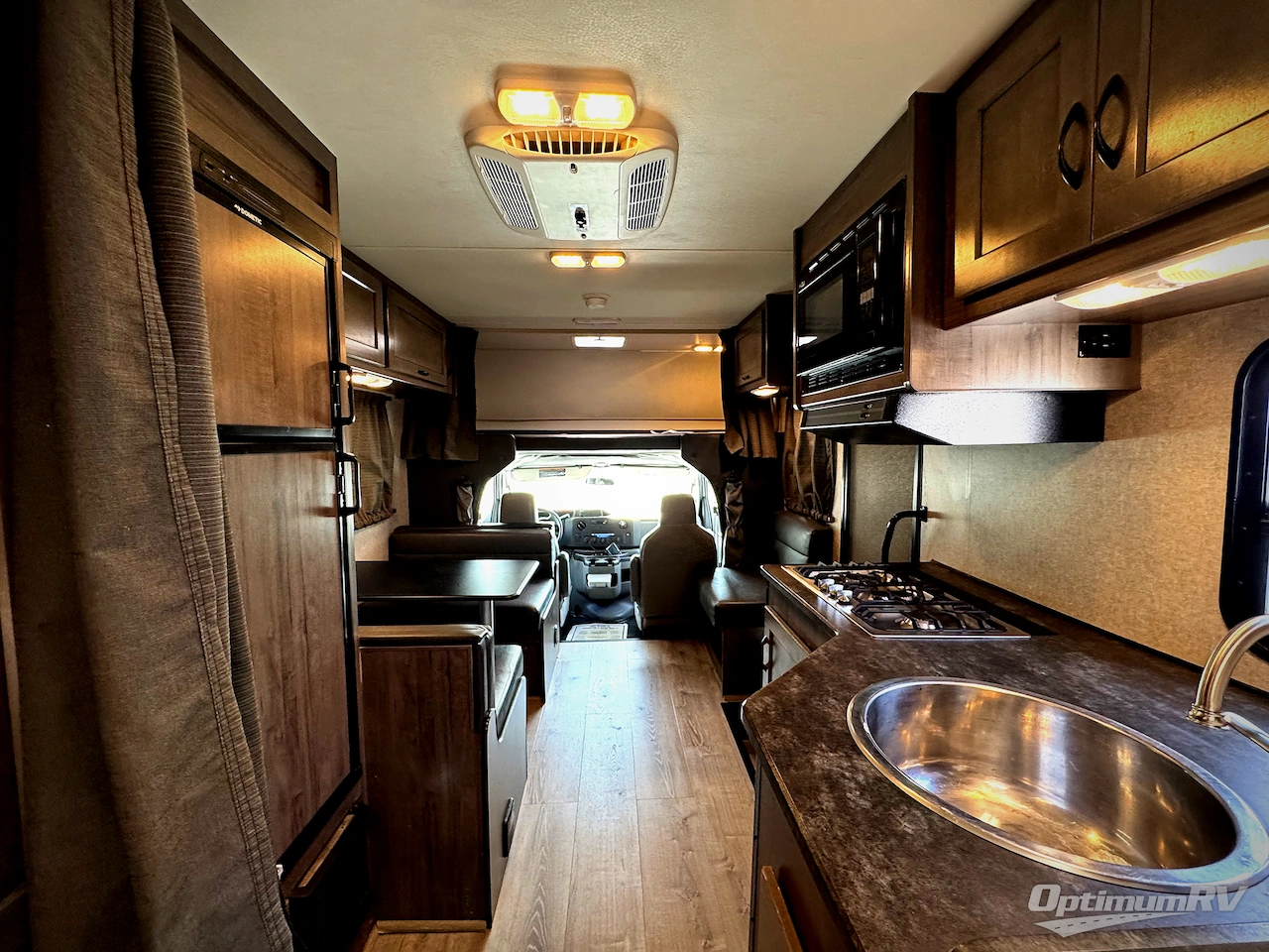 2019 Winnebago Minnie Winnie 325AR Photo 6
