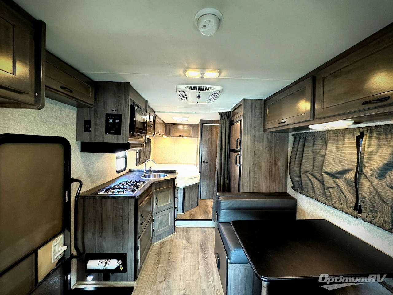 2019 Winnebago Minnie Winnie 325AR Photo 5