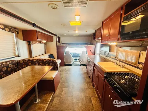 2014 Itasca Spirit 31K RV Photo 2