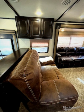 2016 Grand Design MOMENTUM 376TH RV Photo 2