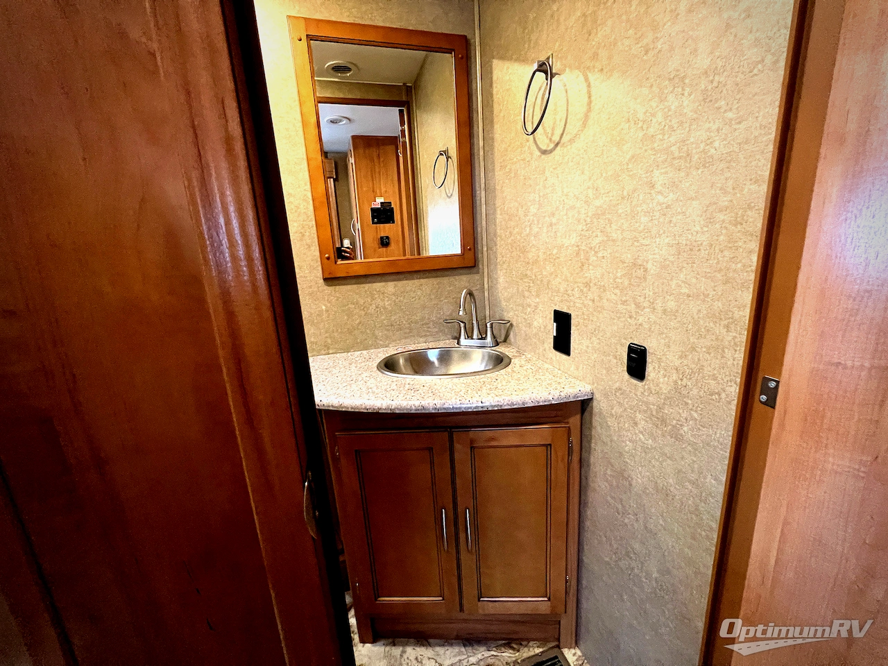 2016 Coachmen Mirada 35LS Photo 20