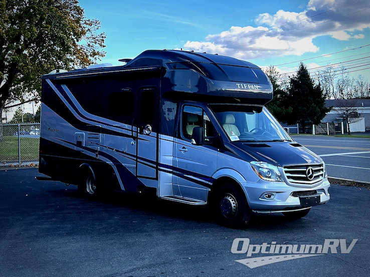 2019 Tiffin Wayfarer 24FW RV Photo 1