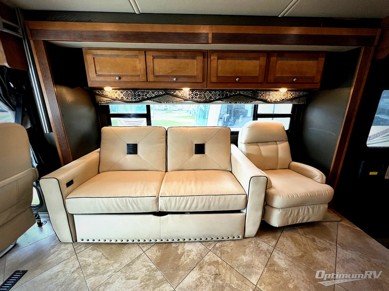 2018 Winnebago Sightseer 33C Photo 8