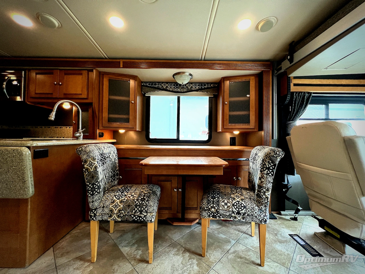 2018 Winnebago Sightseer 33C Photo 9