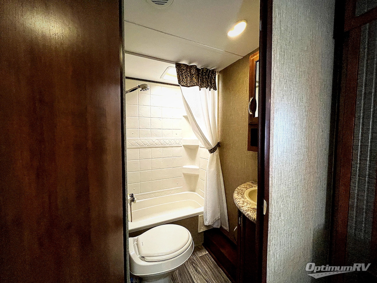 2017 Keystone Passport 2670BH Grand Touring Photo 16