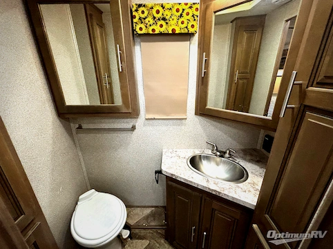 2018 Forest River Georgetown 5 Series 31R5 RV Photo 4