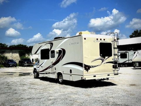 2016 Thor Chateau 26A RV Photo 3