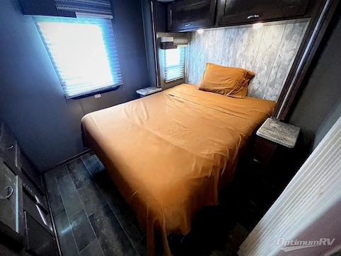 2019 Winnebago Outlook 27D RV Photo 4