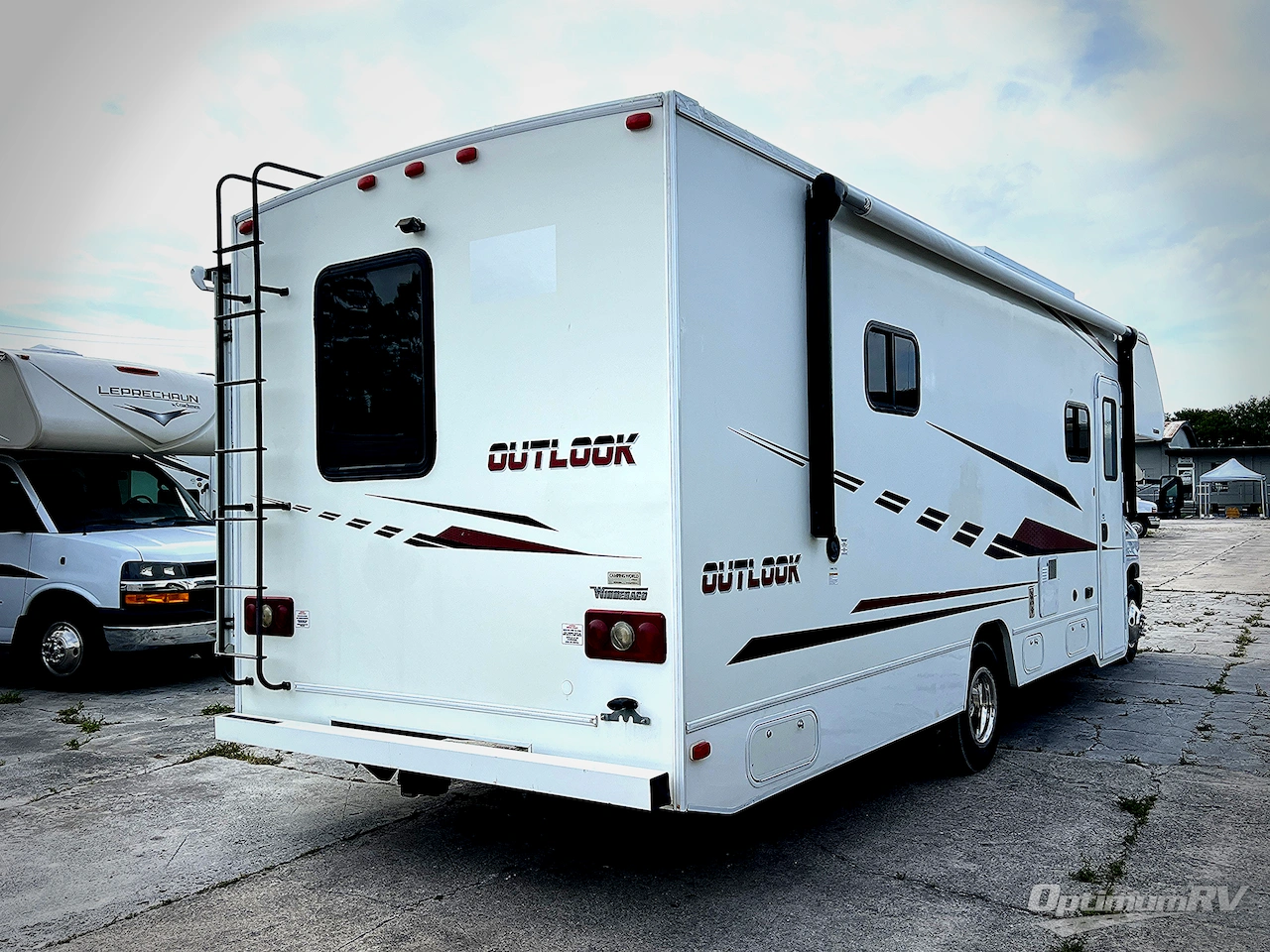 2019 Winnebago Outlook 27D Photo 2