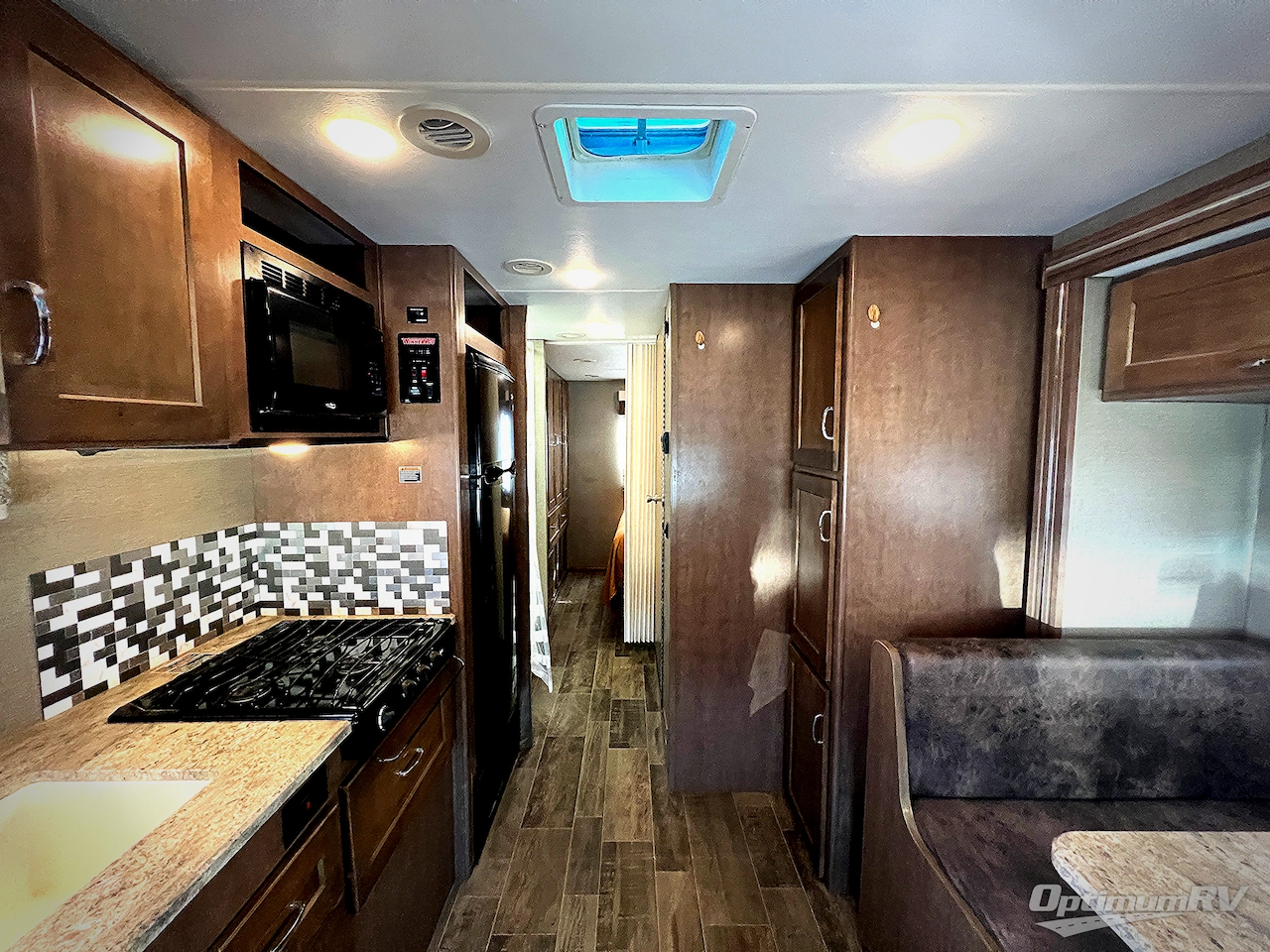 2019 Winnebago Outlook 27D Photo 5