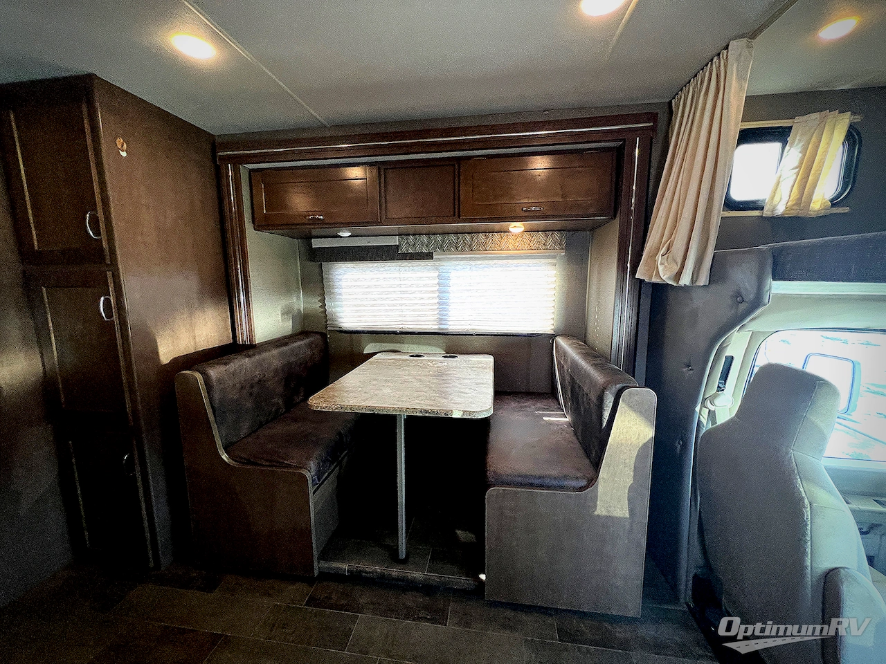 2019 Winnebago Outlook 27D Photo 11