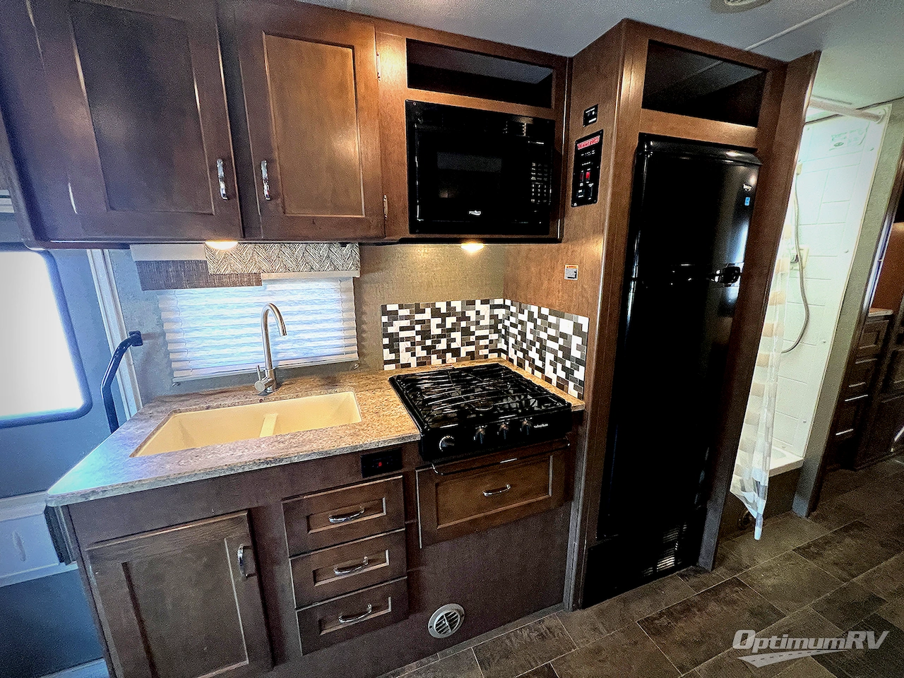2019 Winnebago Outlook 27D Photo 13