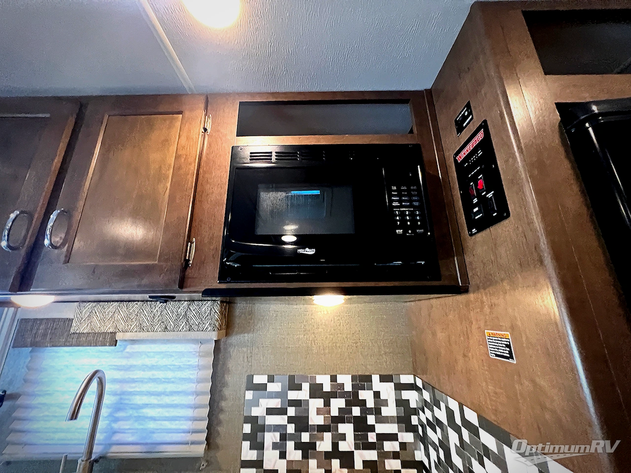 2019 Winnebago Outlook 27D Photo 15