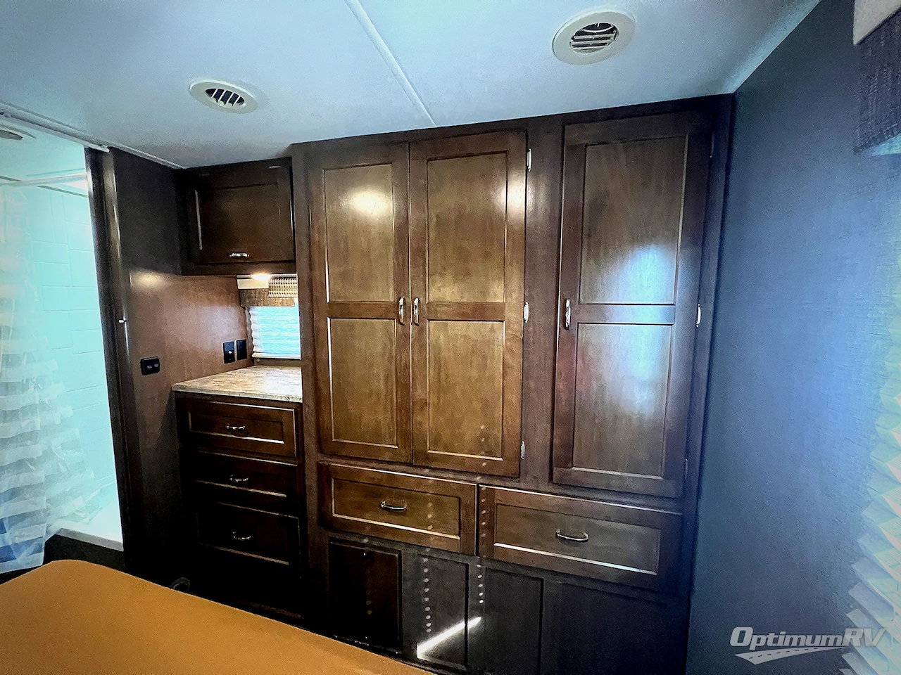 2019 Winnebago Outlook 27D Photo 24