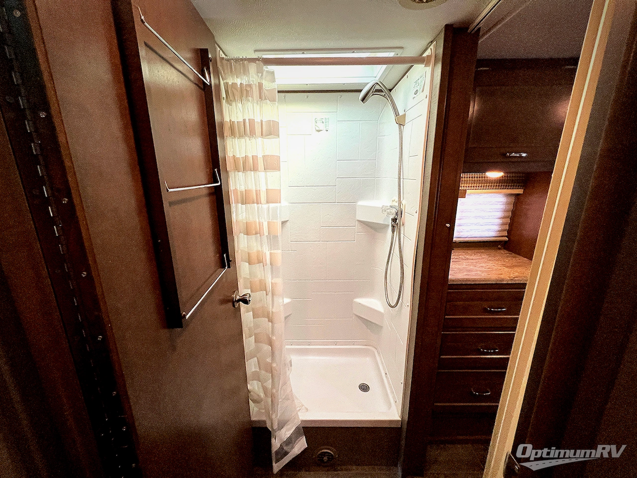 2019 Winnebago Outlook 27D Photo 21