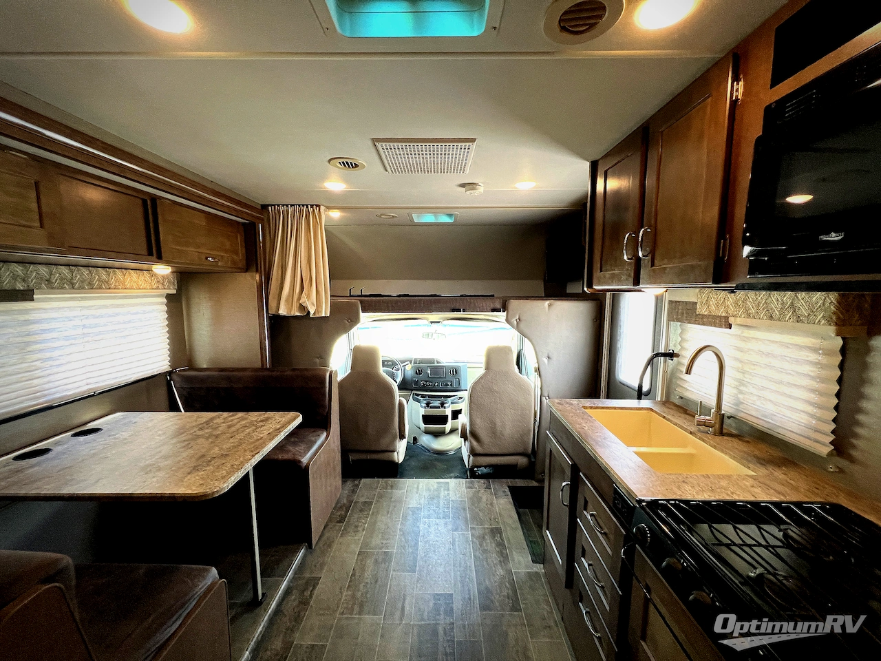 2019 Winnebago Outlook 27D Photo 4