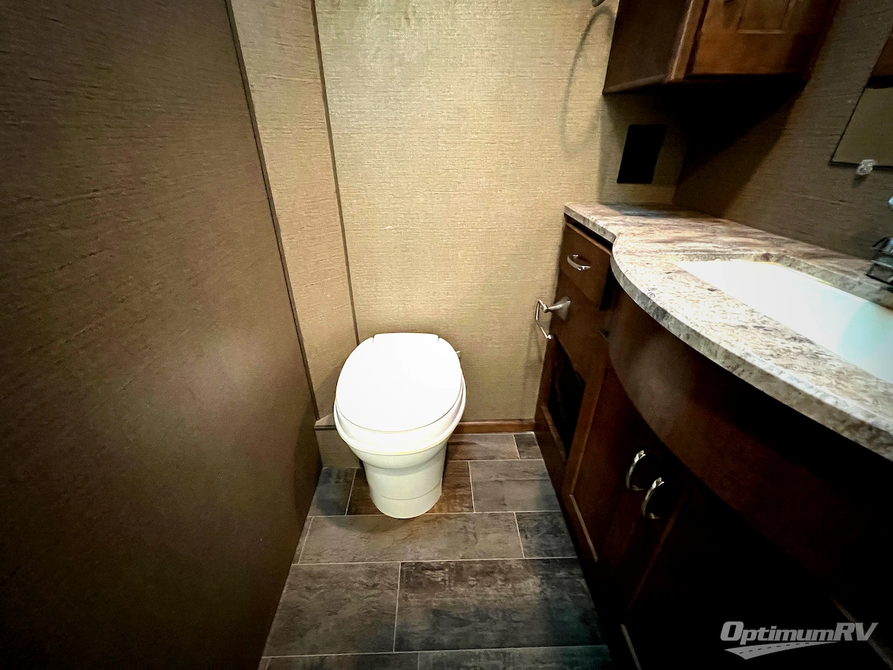 2019 Winnebago Outlook 27D Photo 19