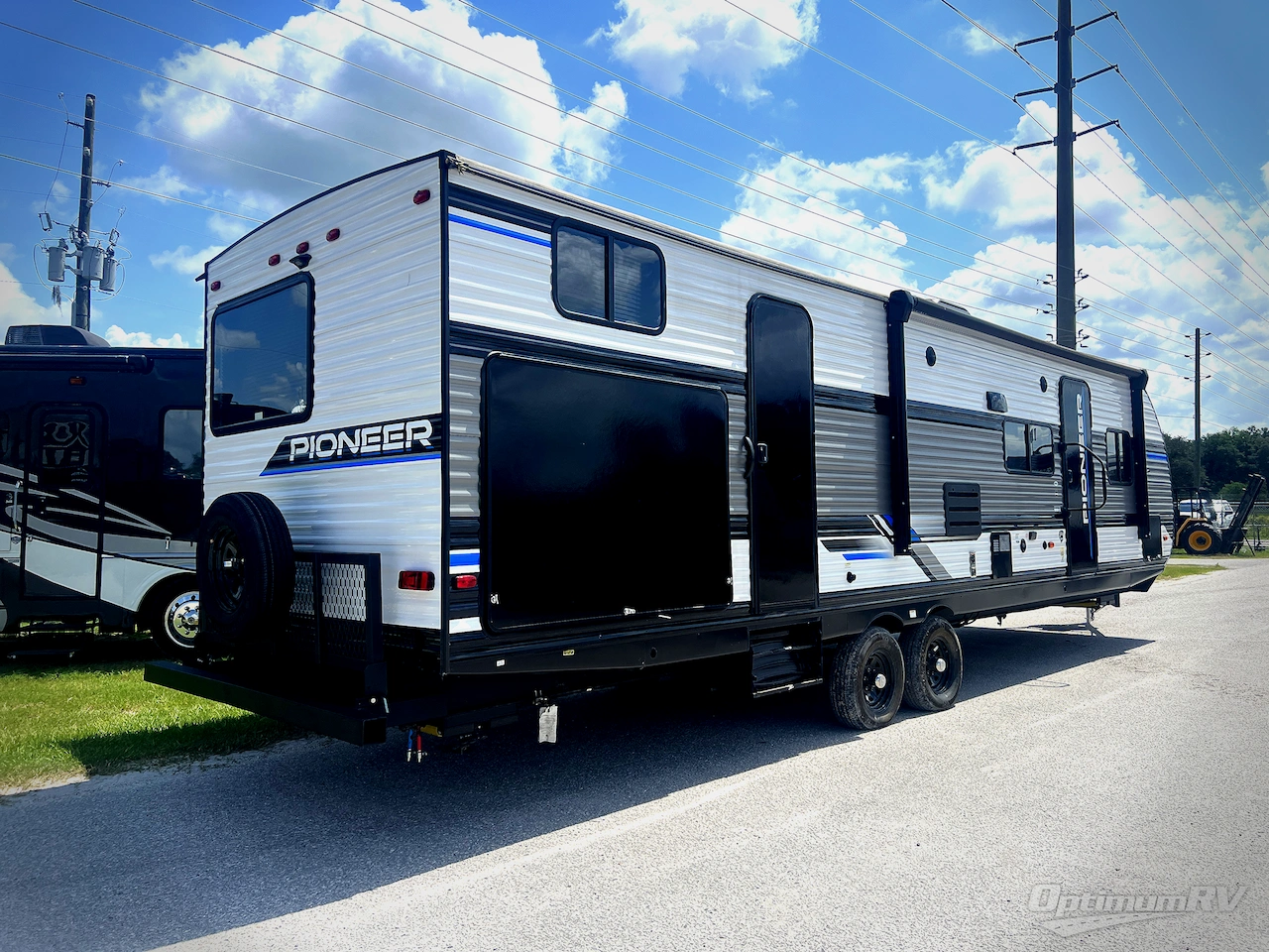 2024 Heartland Pioneer DS320 Photo 3