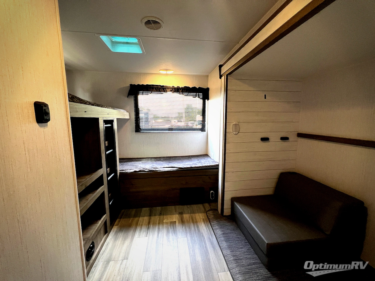 2024 Heartland Pioneer DS320 Photo 17