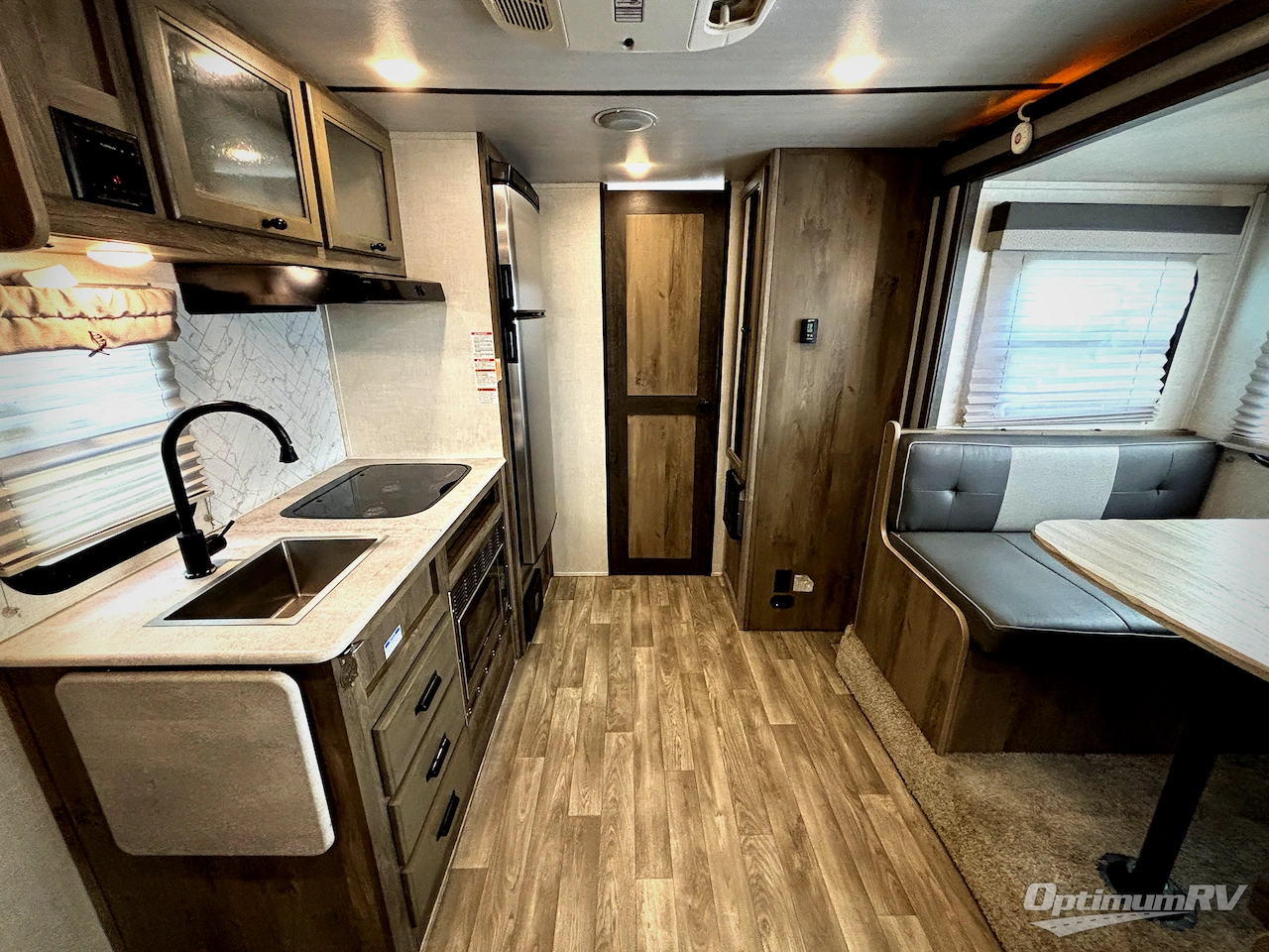 2022 Forest River Surveyor Legend 19MBLE Photo 4