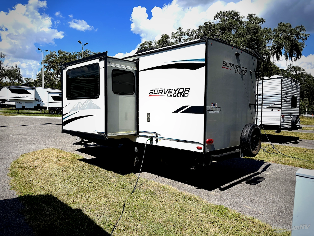2022 Forest River Surveyor Legend 19MBLE Photo 3