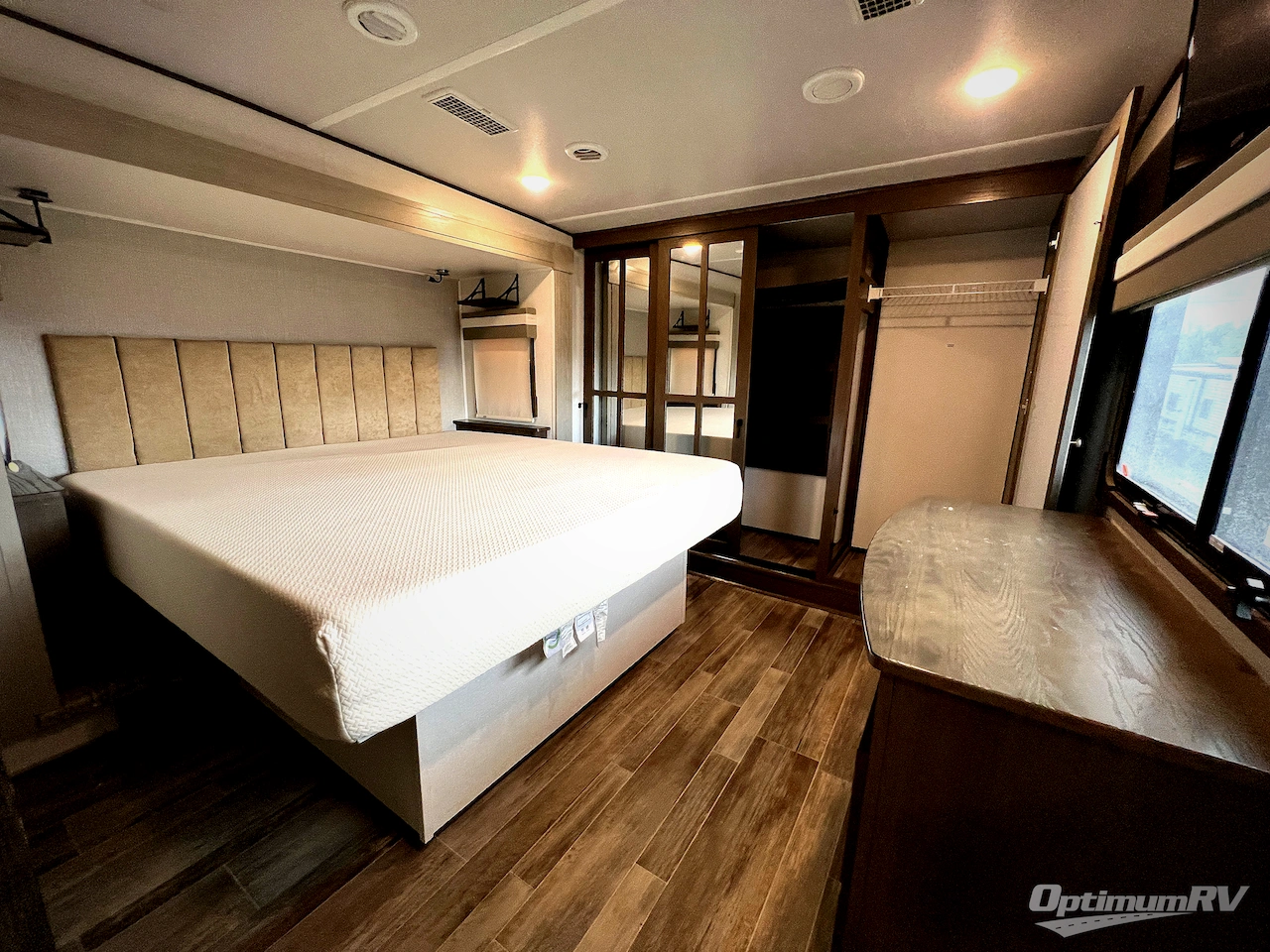 2022 Palomino Columbus 329DV Photo 15