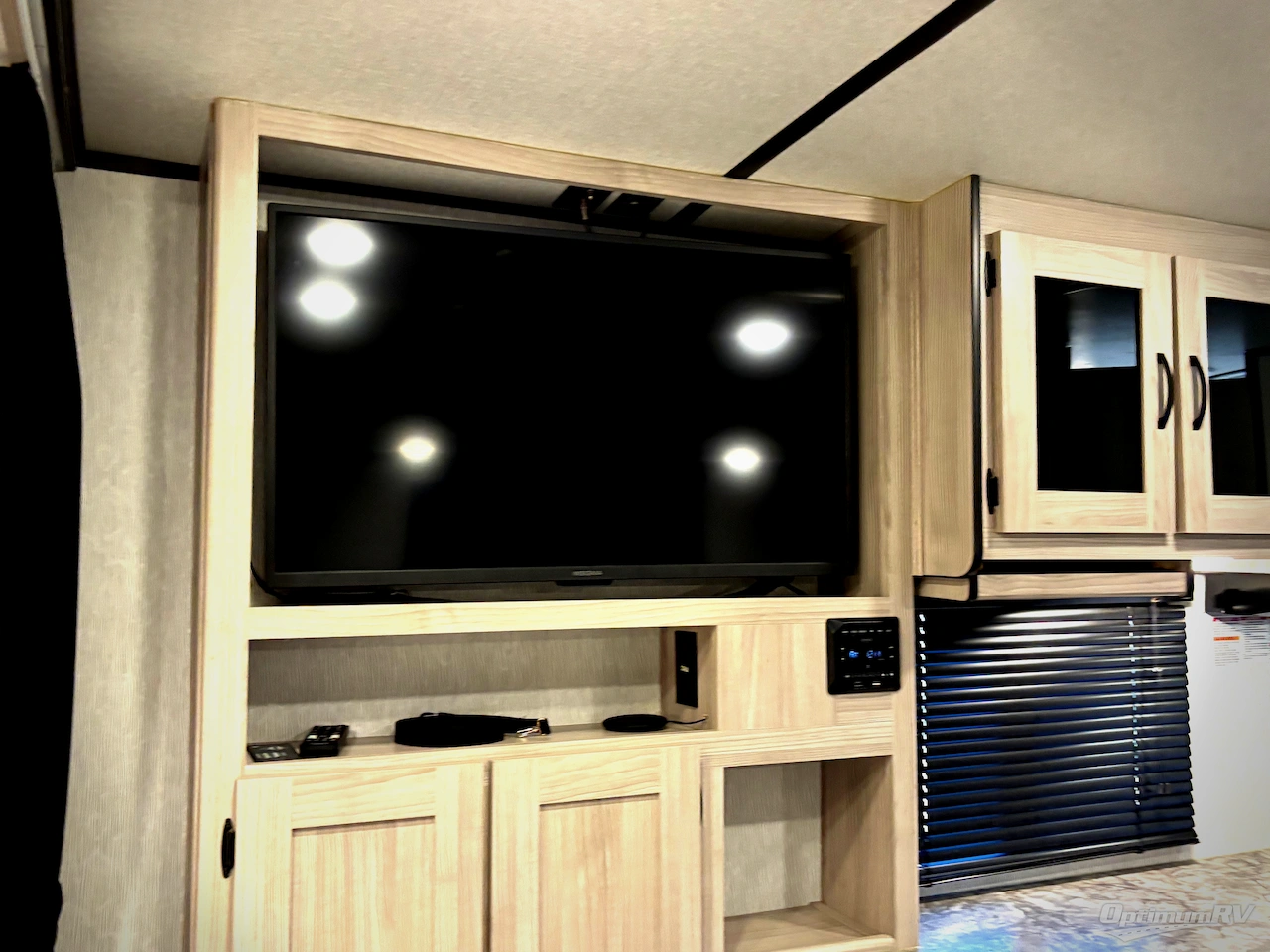 2022 Coachmen Northern Spirit Ultra Lite 1943RB Photo 9