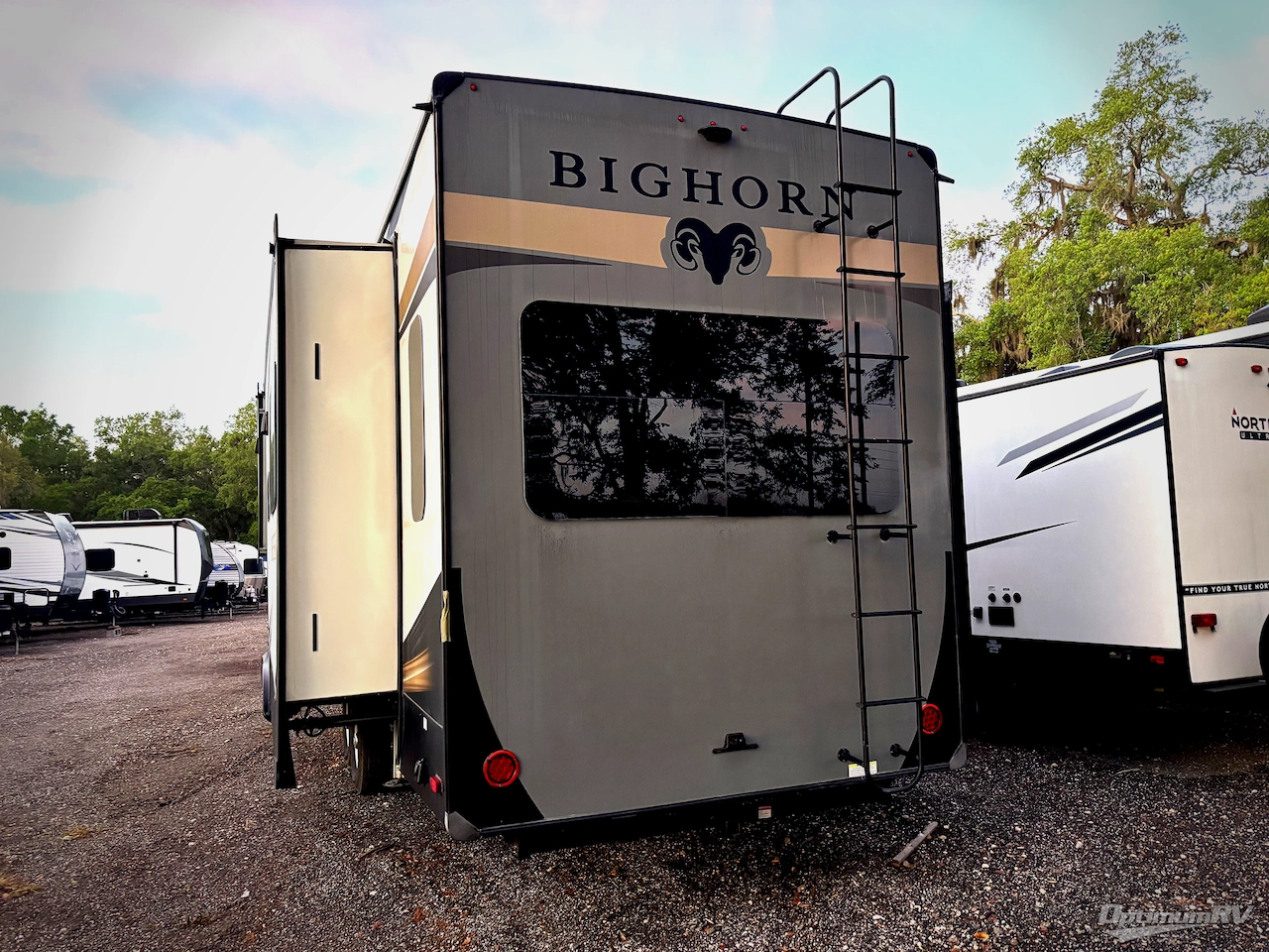 2022 Heartland Bighorn 3776RL Photo 3