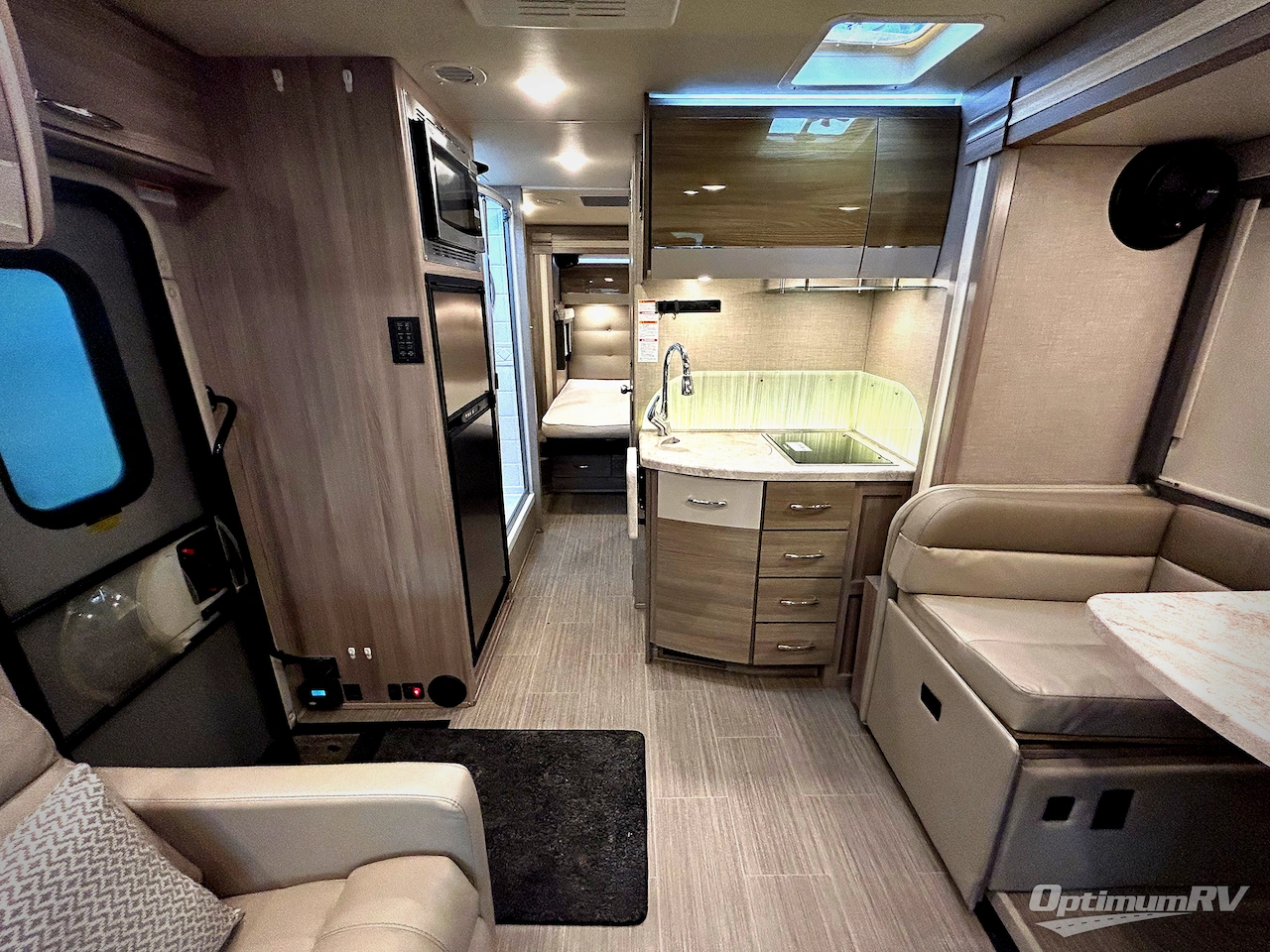 2022 Thor Tiburon Sprinter 24RW Photo 4