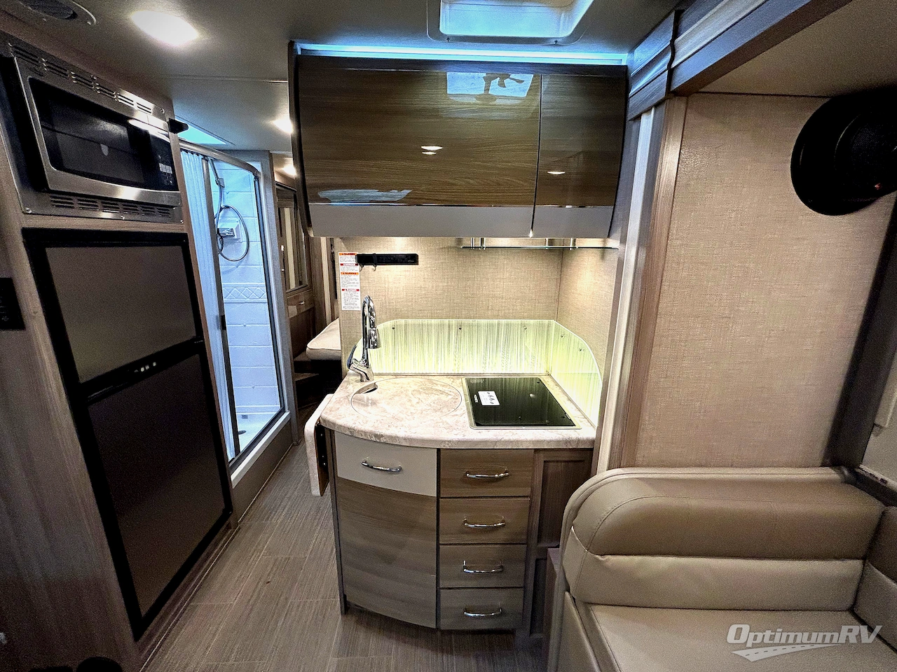 2022 Thor Tiburon Sprinter 24RW Photo 6
