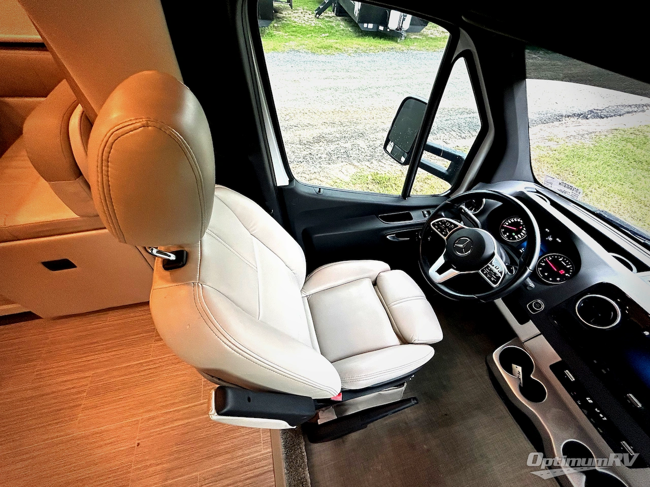 2022 Thor Tiburon Sprinter 24RW Photo 7