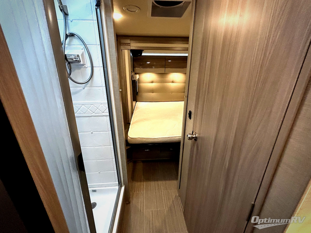 2022 Thor Tiburon Sprinter 24RW Photo 16