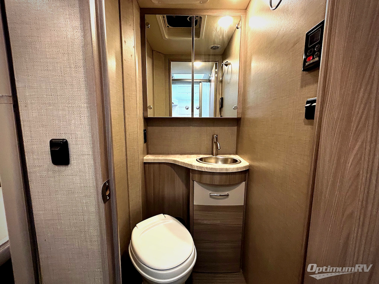 2022 Thor Tiburon Sprinter 24RW Photo 17