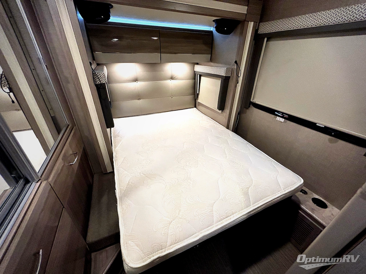 2022 Thor Tiburon Sprinter 24RW Photo 19