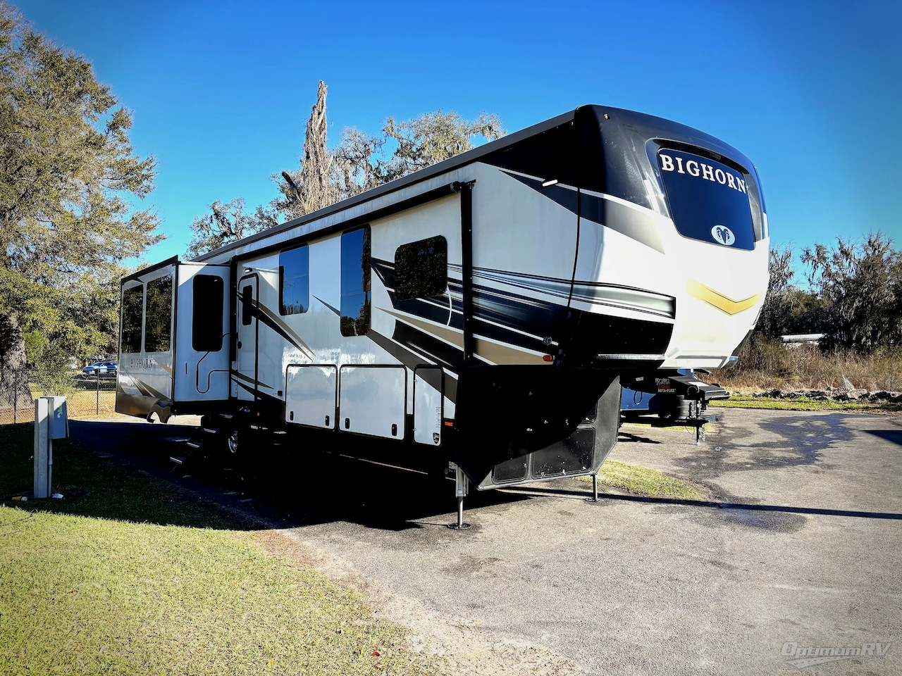 2022 Heartland Bighorn 3960LS Photo 1