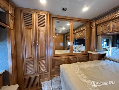 2017 Thor Venetian M37 RV Photo 4