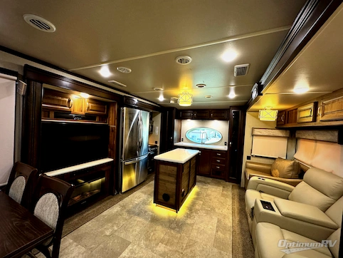 2019 Palomino Columbus Castaway 86FK RV Photo 2