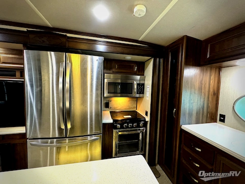 2019 Palomino Columbus Castaway 86FK RV Photo 3
