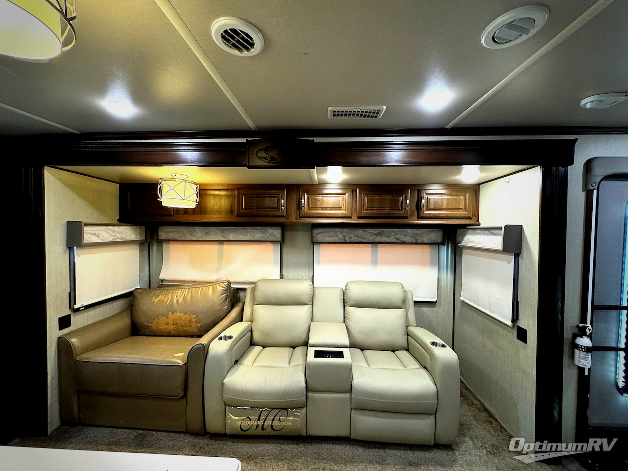 2019 Palomino Columbus Castaway 86FK Photo 5